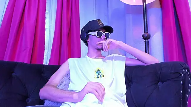 Snapshot of TomyMosterCock chatting on 12-10-24, 02:16 TomyMosterCock online show from 12-10-24, 02:16