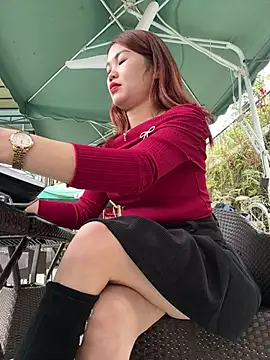 Snapshot of Emily_9xx chatting on 02-22-25, 05:02 Emily 9xx online show from 02-22-25, 05:02