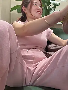 Snapshot of Emily_9xx chatting on 03-20-25, 04:29 Emily 9xx online show from 03-20-25, 04:29