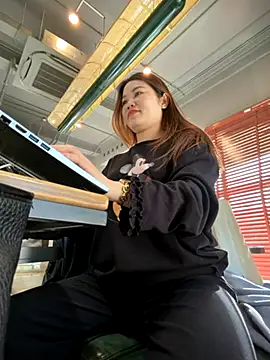 Snapshot of Emily_9xx chatting on 11-28-25, 01:19 Emily 9xx online show from 11-28-25, 01:19