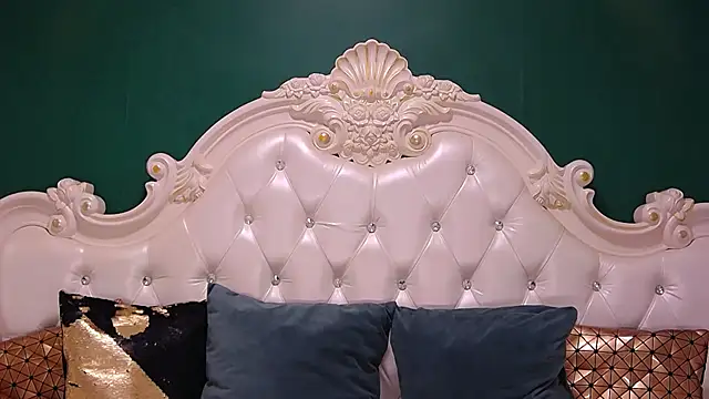 ArielBurn online show from 10-18-25, 08:42