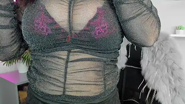 Snapshot of HelenLuxx chatting on 02-12-25, 09:42 HelenLuxx online show from 02-12-25, 09:42