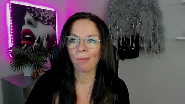 Snapshot of HelenLuxx chatting on 03-12-25, 10:16 HelenLuxx online show from 03-12-25, 10:16