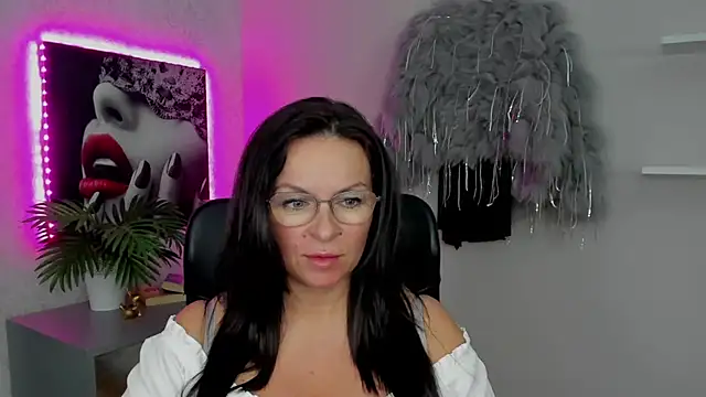 Snapshot of HelenLuxx chatting on 03-14-25, 05:24 HelenLuxx online show from 03-14-25, 05:24