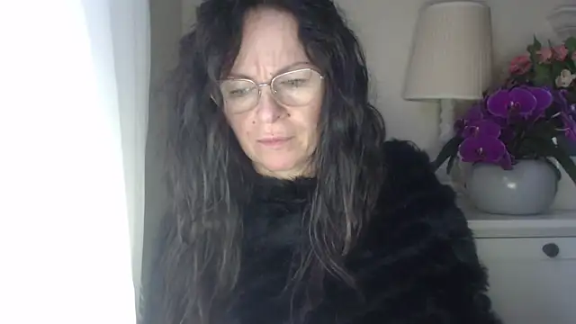 Snapshot of HelenLuxx chatting on 10-24-25, 06:10 HelenLuxx online show from 10-24-25, 06:10