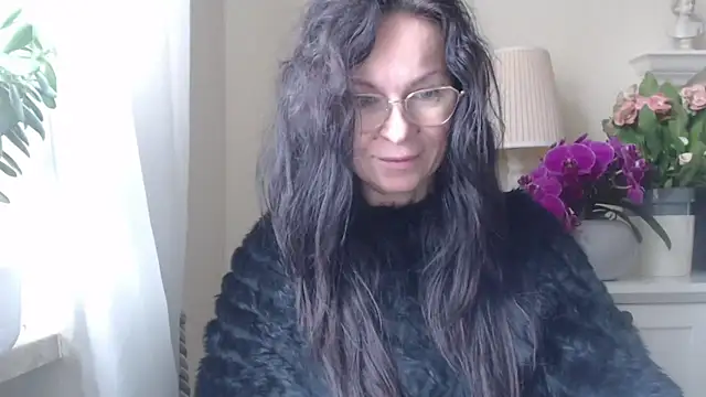 Snapshot of HelenLuxx chatting on 10-27-25, 07:12 HelenLuxx online show from 10-27-25, 07:12