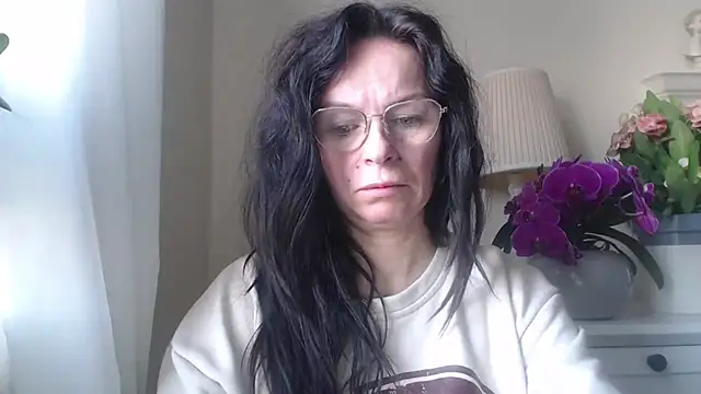 Snapshot of HelenLuxx chatting on 10-29-25, 07:10 HelenLuxx online show from 10-29-25, 07:10