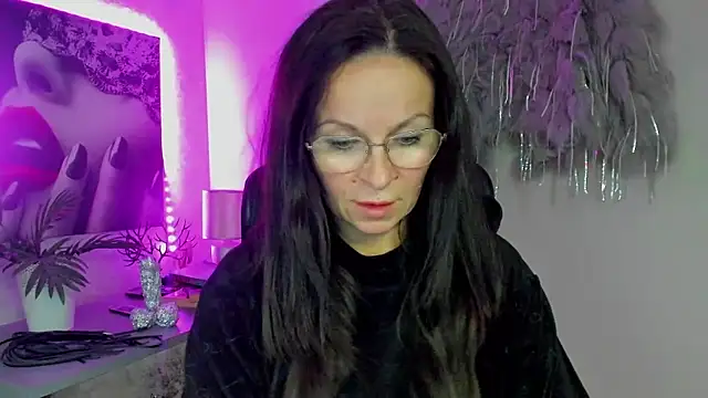 Snapshot of HelenLuxx chatting on 01-08-26, 05:15 HelenLuxx online show from 01-08-26, 05:15