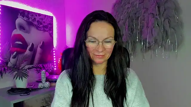 Snapshot of HelenLuxx chatting on 01-19-26, 02:54 HelenLuxx online show from 01-19-26, 02:54