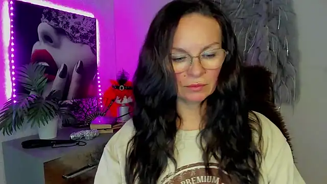 Snapshot of HelenLuxx chatting on 03-02-26, 02:46 HelenLuxx online show from 03-02-26, 02:46