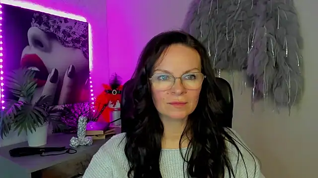 Snapshot of HelenLuxx chatting on 03-03-26, 04:13 HelenLuxx online show from 03-03-26, 04:13