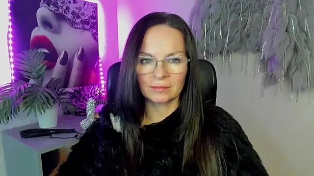 Snapshot of HelenLuxx chatting on 03-04-26, 03:51 HelenLuxx online show from 03-04-26, 03:51