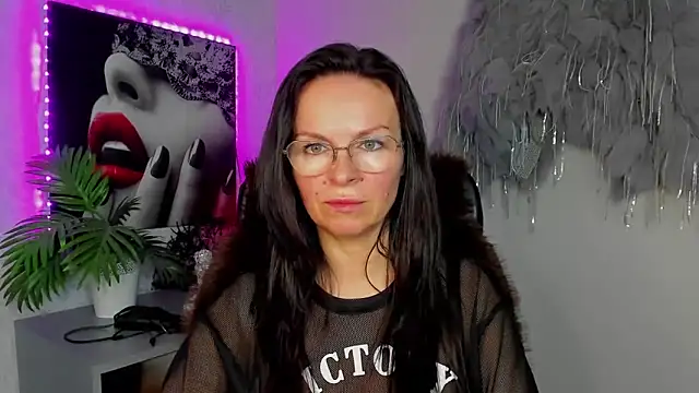 Snapshot of HelenLuxx chatting on 03-16-26, 02:54 HelenLuxx online show from 03-16-26, 02:54