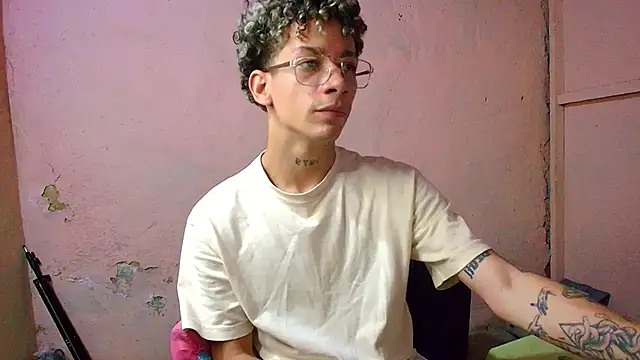 Snapshot of mateodeamjo chatting on 07-17-26, 04:30 mateodeamjo online show from 07-17-26, 04:30