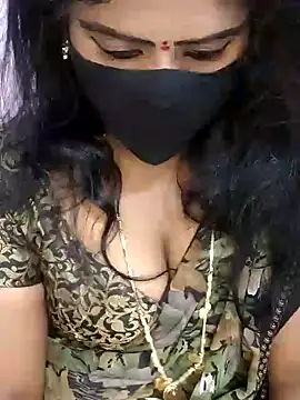 Snapshot of louise92 chatting on 12-17-24, 05:29 louise92 online show from 12-17-24, 05:29