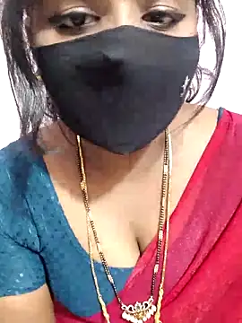 Snapshot of louise92 chatting on 02-02-25, 05:26 louise92 online show from 02-02-25, 05:26