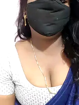 Snapshot of louise92 chatting on 02-06-25, 06:08 louise92 online show from 02-06-25, 06:08