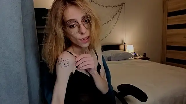 amber quell here online show from 09-18-25, 03:14