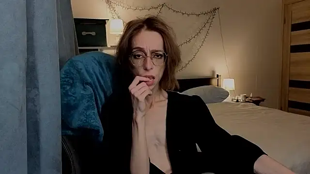 amber quell here online show from 10-10-25, 02:16