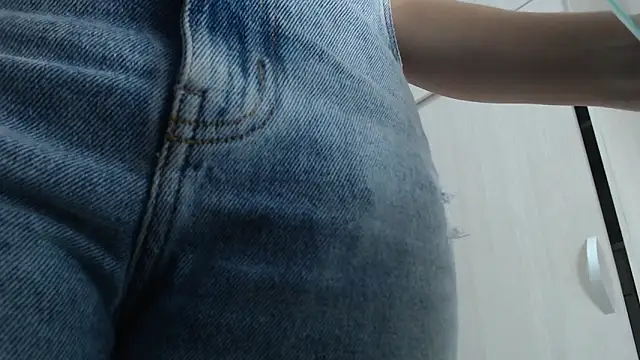 Amelia Debora Antonella online show from 11-08-25, 12:49