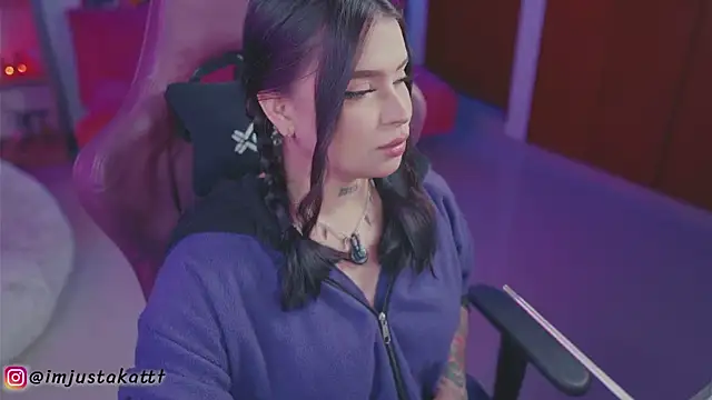 Snapshot of sensualkattt chatting on 02-22-26, 01:07 sensualkattt online show from 02-22-26, 01:07