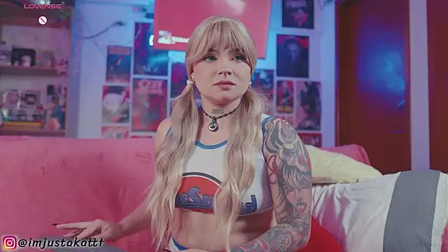 Snapshot of sensualkattt chatting on 03-04-26, 10:05 sensualkattt online show from 03-04-26, 10:05