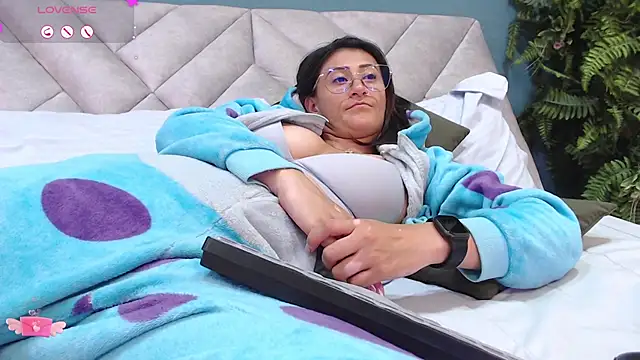 SharisWillian online show from 03-12-25, 10:26