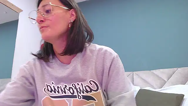 SharisWillian online show from 03-19-25, 04:03