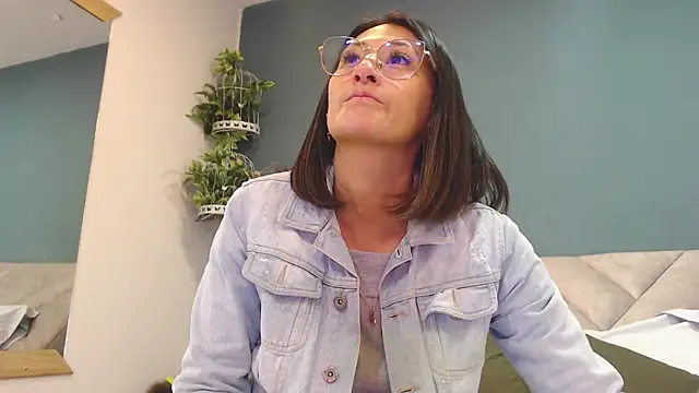 SharisWillian online show from 12-15-25, 03:44