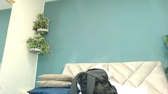 Snapshot of SharisWillian chatting on 05-16-26, 03:25 SharisWillian online show from 05-16-26, 03:25