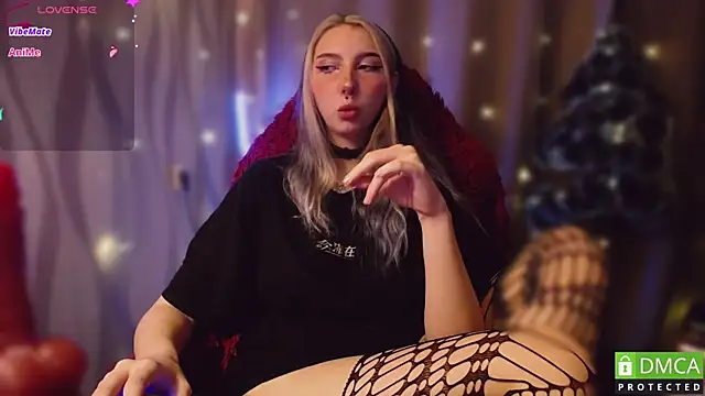 Snapshot of JustMeowGirl chatting on 01-10-25, 02:46 JustMeowGirl online show from 01-10-25, 02:46