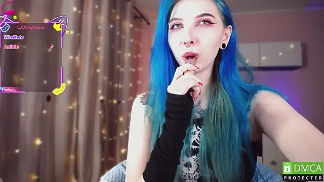 Snapshot of JustMeowGirl chatting on 10-11-25, 04:01 JustMeowGirl online show from 10-11-25, 04:01