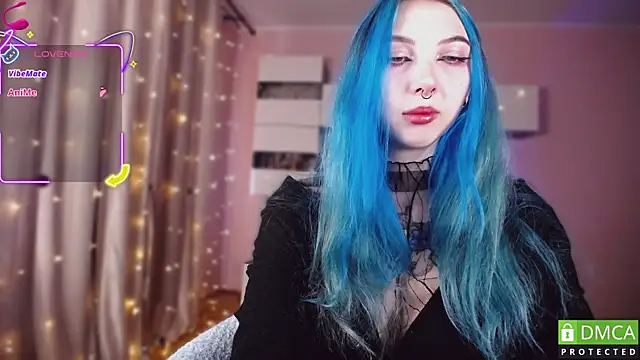 Snapshot of JustMeowGirl chatting on 10-19-25, 04:13 JustMeowGirl online show from 10-19-25, 04:13