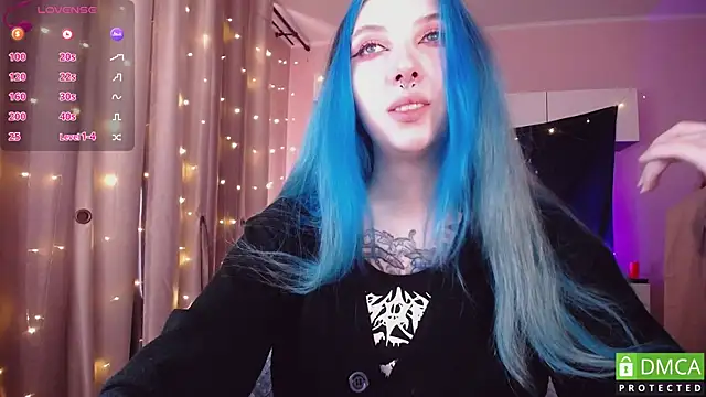 Snapshot of JustMeowGirl chatting on 11-14-25, 04:44 JustMeowGirl online show from 11-14-25, 04:44