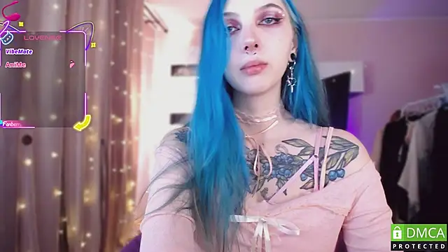 Snapshot of JustMeowGirl chatting on 11-28-25, 05:10 JustMeowGirl online show from 11-28-25, 05:10