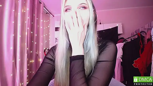 JustMeowGirl online show from 05-17-26, 06:00
