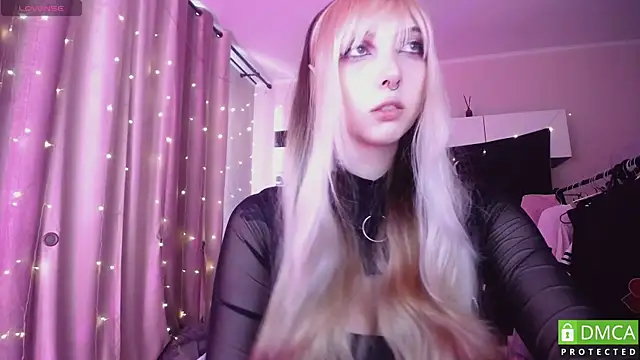 Snapshot of JustMeowGirl chatting on 06-20-26, 04:37 JustMeowGirl online show from 06-20-26, 04:37