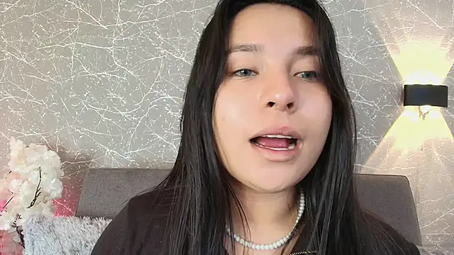 Snapshot of mia_roux13 chatting on 01-19-25, 07:15 mia roux13 online show from 01-19-25, 07:15