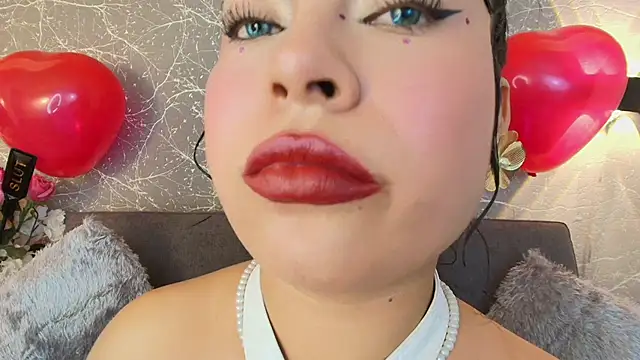 Snapshot of mia_roux13 chatting on 02-14-25, 10:47 mia roux13 online show from 02-14-25, 10:47
