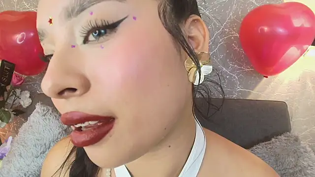 Snapshot of mia_roux13 chatting on 02-15-25, 01:53 mia roux13 online show from 02-15-25, 01:53