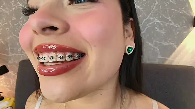 Snapshot of mia_roux13 chatting on 03-17-25, 10:38 mia roux13 online show from 03-17-25, 10:38