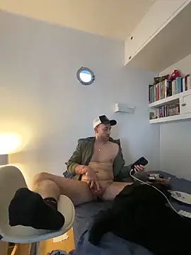 Snapshot of BurredShopping chatting on 03-08-26, 04:22 BurredShopping online show from 03-08-26, 04:22