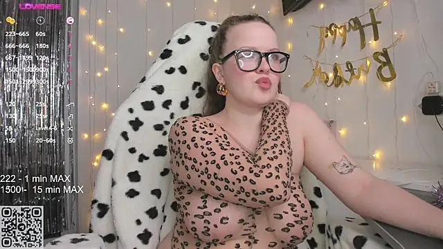 Snapshot of HANNA_MONTANAS chatting on 02-20-25, 10:26 HANNA MONTANAS online show from 02-20-25, 10:26
