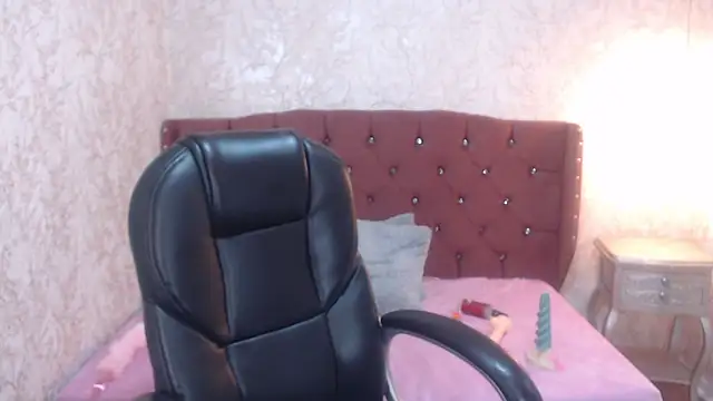 Snapshot of charlottemoonxz chatting on 03-08-25, 11:18 charlottemoonxz online show from 03-08-25, 11:18