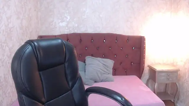 Snapshot of charlottemoonxz chatting on 03-17-25, 10:06 charlottemoonxz online show from 03-17-25, 10:06