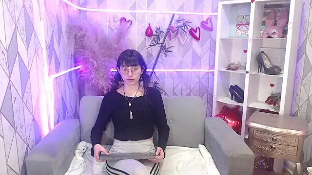 Snapshot of charlottemoonxz chatting on 10-15-25, 07:58 charlottemoonxz online show from 10-15-25, 07:58