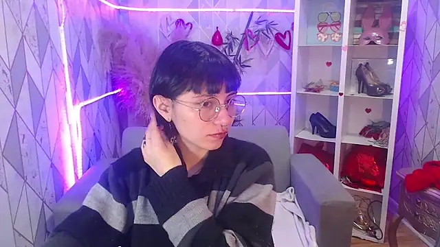 Snapshot of charlottemoonxz chatting on 10-17-25, 08:00 charlottemoonxz online show from 10-17-25, 08:00