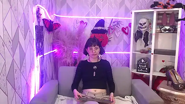 Snapshot of charlottemoonxz chatting on 10-22-25, 07:13 charlottemoonxz online show from 10-22-25, 07:13