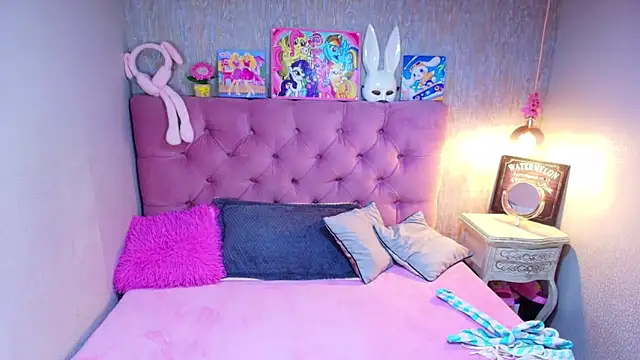 Snapshot of charlottemoonxz chatting on 02-21-26, 06:53 charlottemoonxz online show from 02-21-26, 06:53