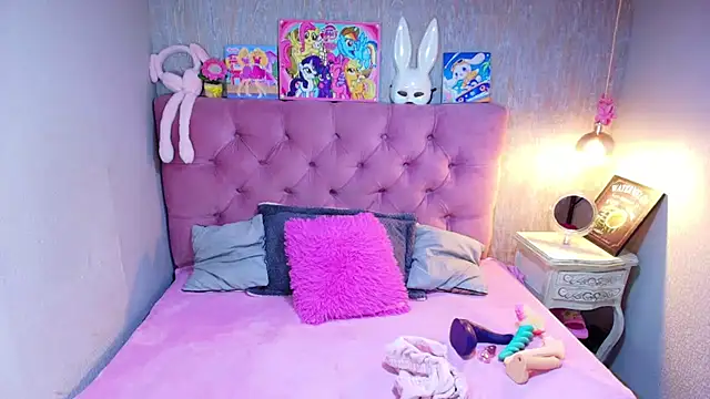 Snapshot of charlottemoonxz chatting on 02-26-26, 06:51 charlottemoonxz online show from 02-26-26, 06:51